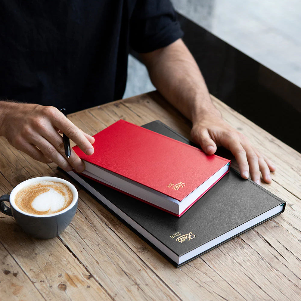 अपॉइंटमेंट 2023 के साथ डायरी देखने के लिए लंदन स्टैंडर्ड क्वार्टो वीक के पत्र - काला 